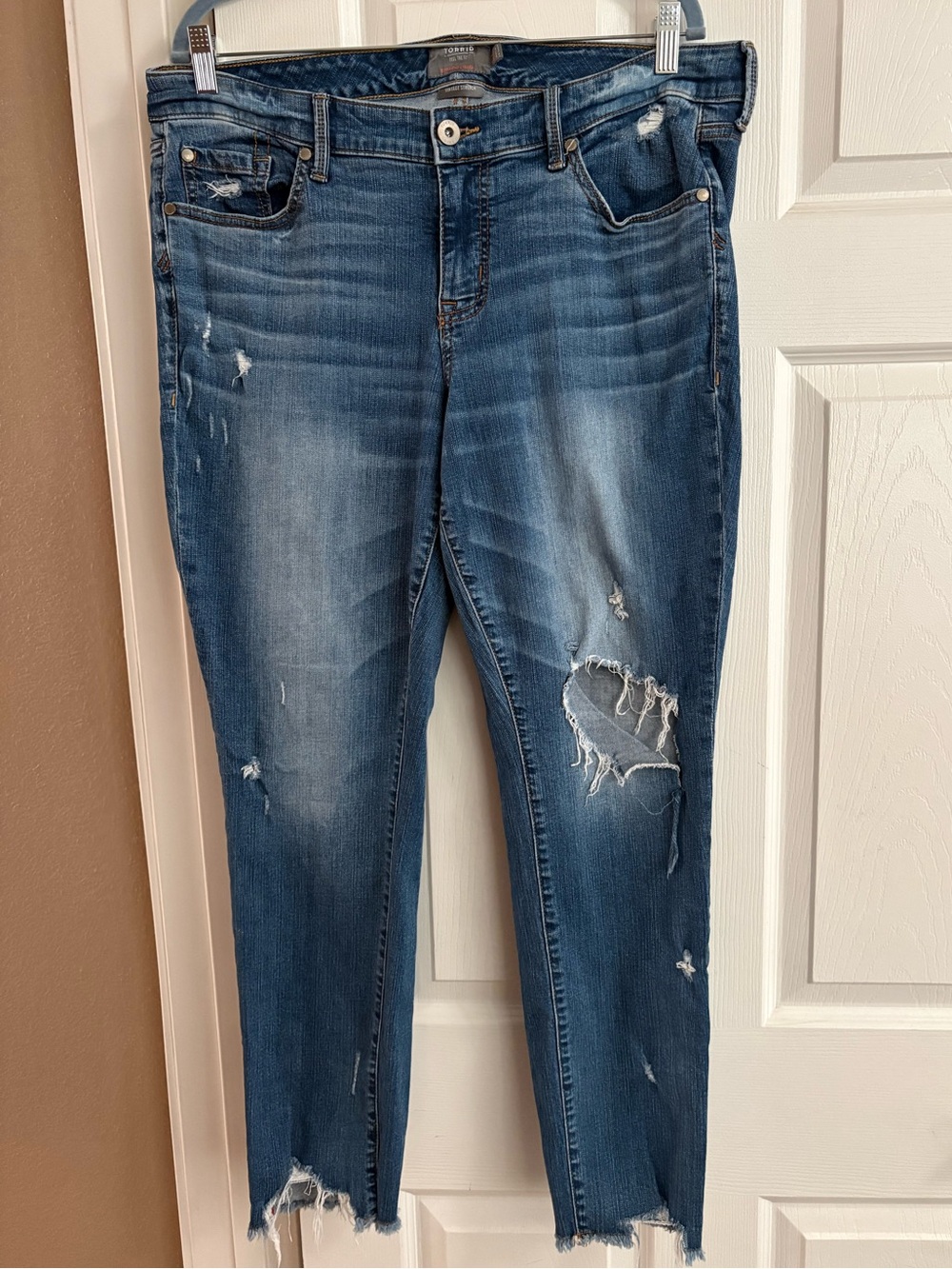 Torrid boyfriend straight distressed denim jeans ankle cropped stretch 14R
